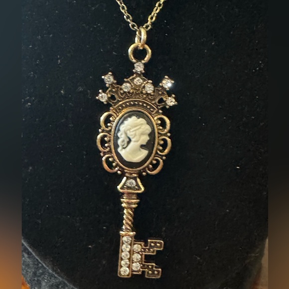 Victorian, Ornate, Crystal Cameo Silhouette Key, Vintage Inspired, Goth Necklace - Picture 2 of 10